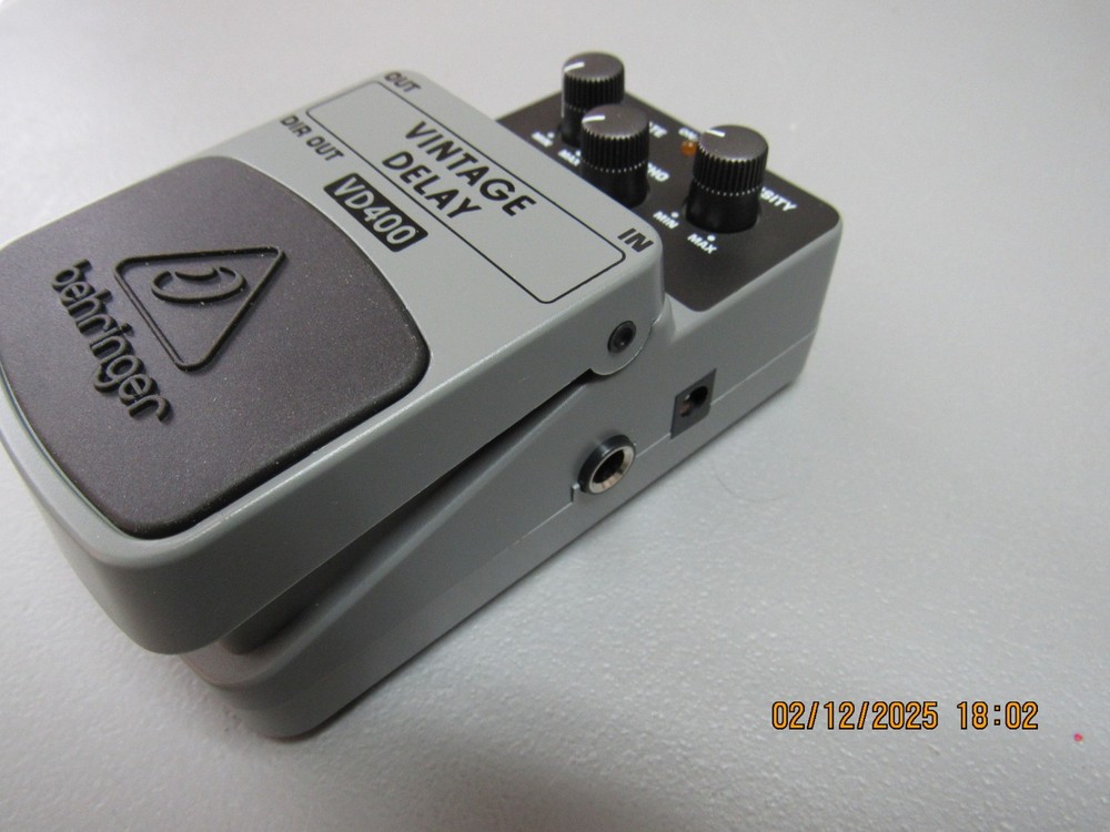 Behringer Vintage Delay VD400 Delay Guitar Effect Pedal