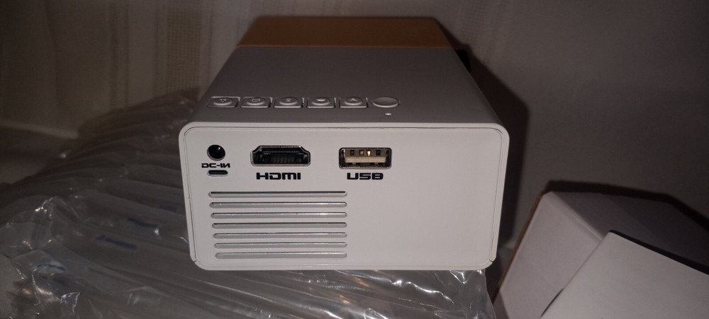 ROHS LED MINI PROJECTOR YG300 HDMI & AV REMOTE, CABLES & GUIDES, BUNDLE, IN BOX