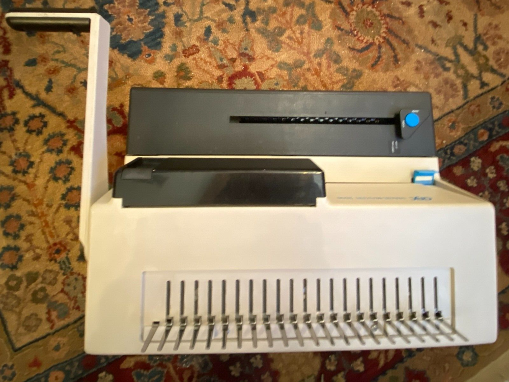 GBC Image-Maker 2000 Comb Binding Machine with 644 Combs + 450 Cover Sheets