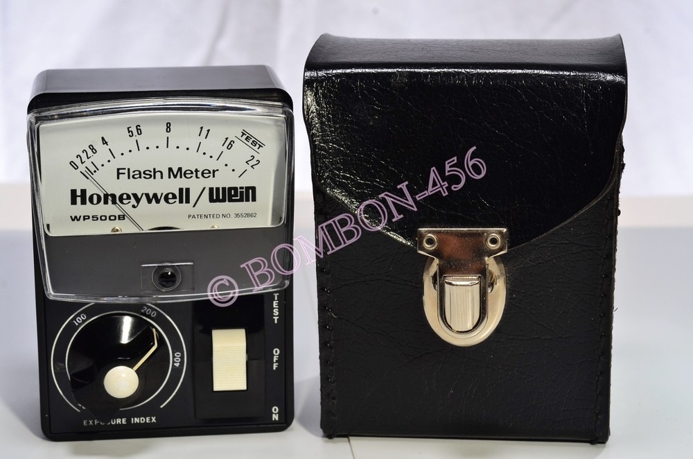 WEIN WP500B FLASHMETER W/ORIGINAL STORAGE CASE & MANUAL ALL IN MINT CONDITION.
