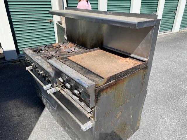 6 Burner US Range. Double oven, 24 in. Flat top.Needs casters and work.