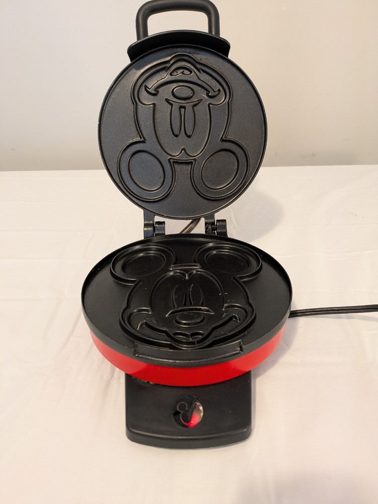 Disney Mickey Mouse 7.5 Inch Waffle Maker (Tested)