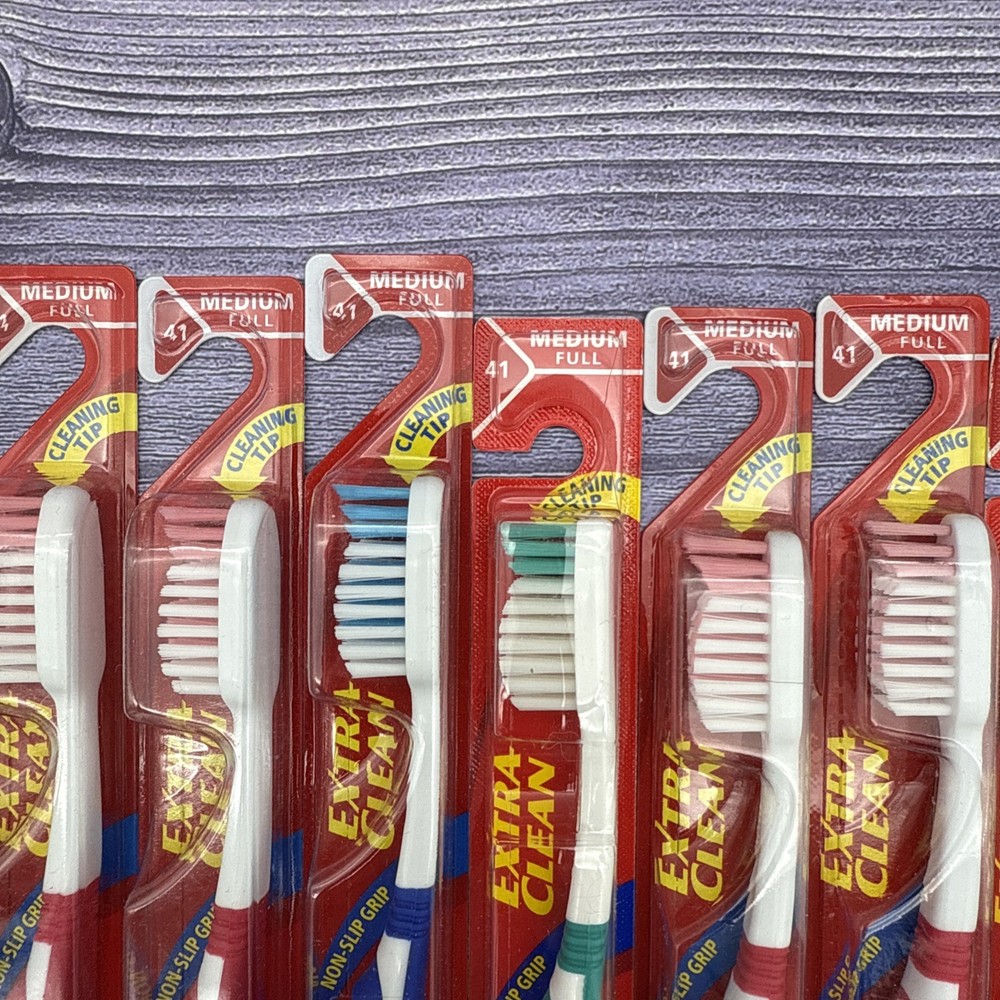 18 Colgate Toothbrush Extra Clean Medium Full Head 41 Cleaning Tip Non-Slip Grip