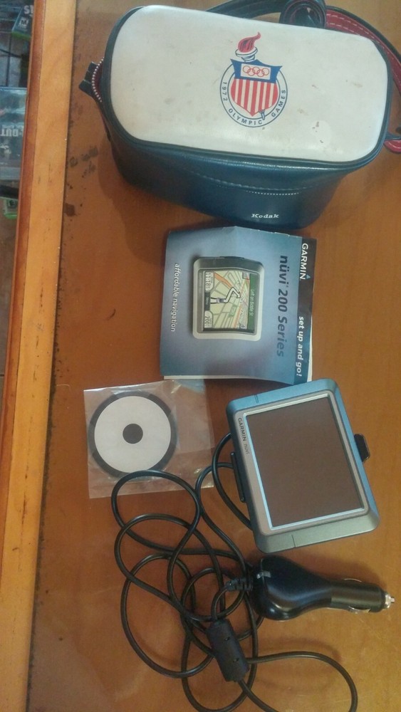 Garmin Nuvi 200 series Portable GPS Navigator 3.5" Display tested and working