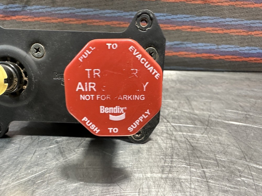 Bendix 4790208 Air Brake Valve