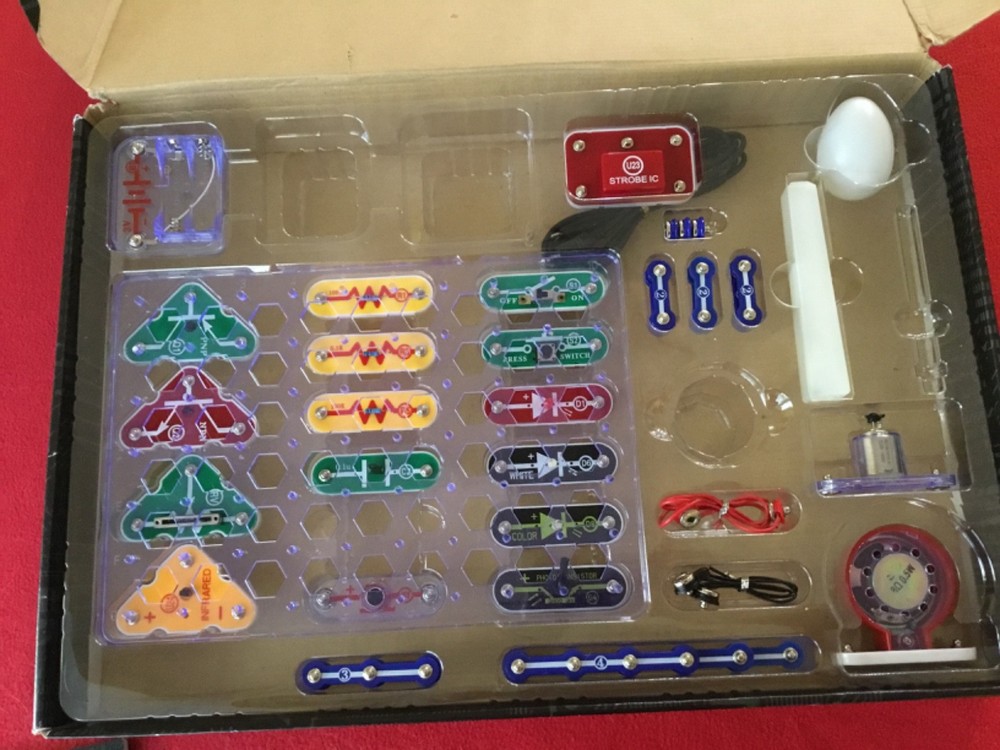 Snap Circuits LIGHT -please read missing parts