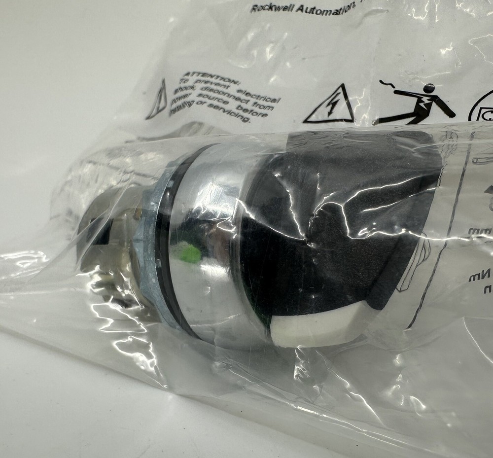 Allen-Bradley 800FM-SB32 Spring Return Selector Switch 800FMSB32 Series A SEALED