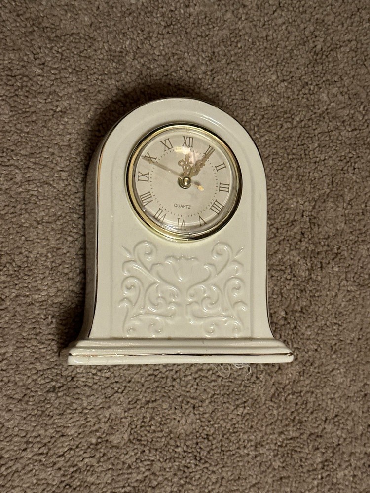 Savinio Quartz Desk/Shelf Clock