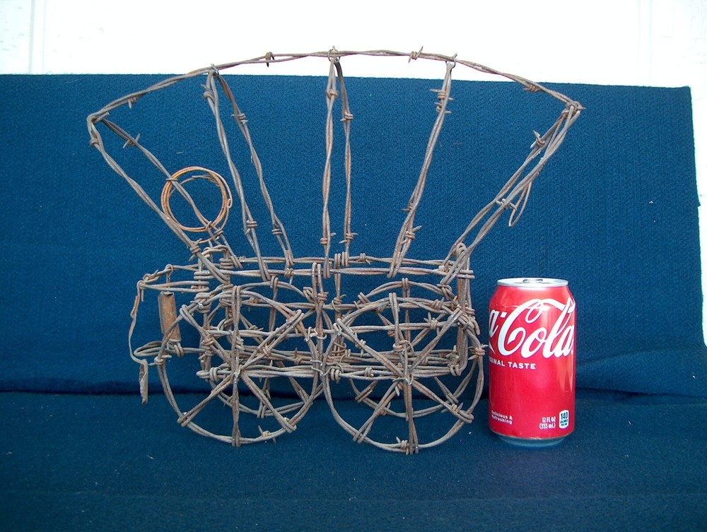 VTG BARBED WIRE WAGON FOLK ART