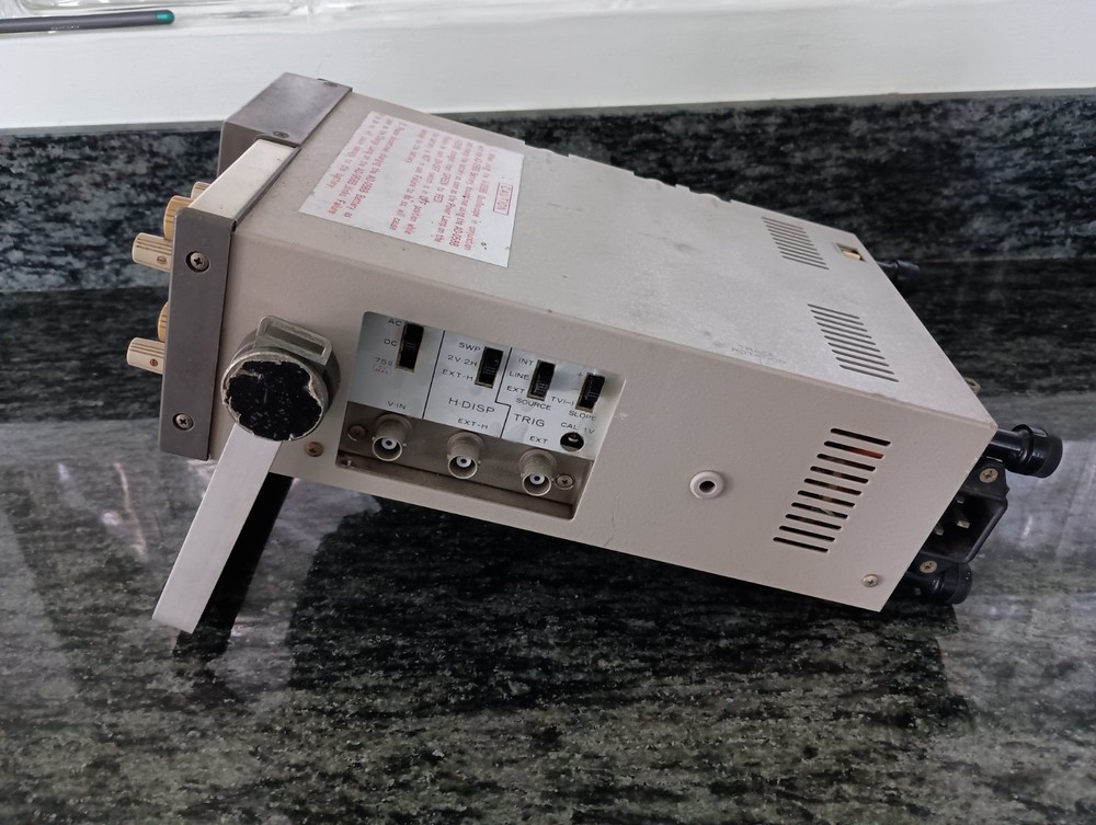 Hitachi V-059B Oscilloscope - Powers Up / Untested - No battery pack