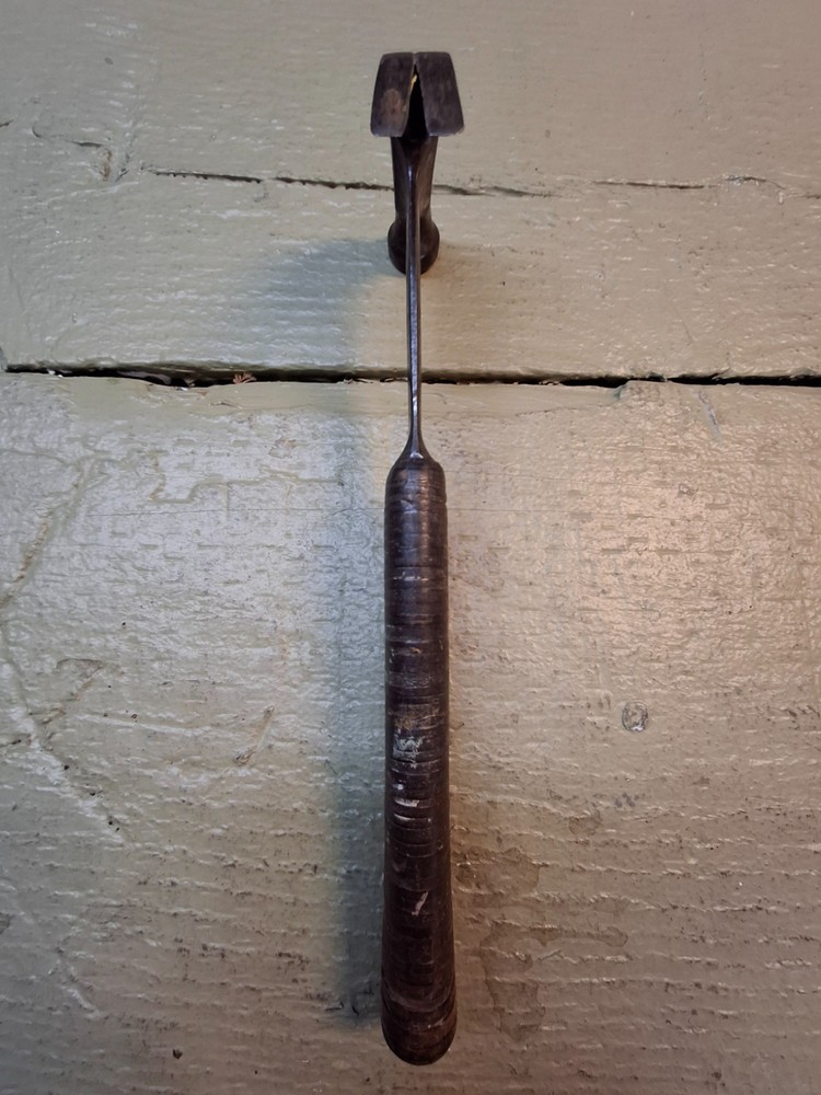 Vintage estwing leather handle claw hammer 12oz head