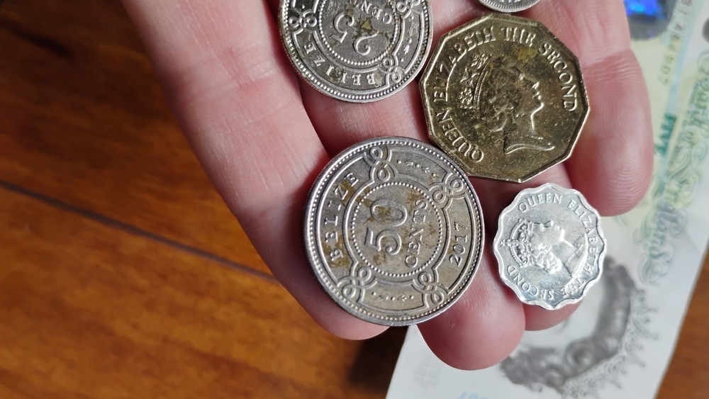 BRITISH POUND 5 OLD VERSION + BELIZE COINS