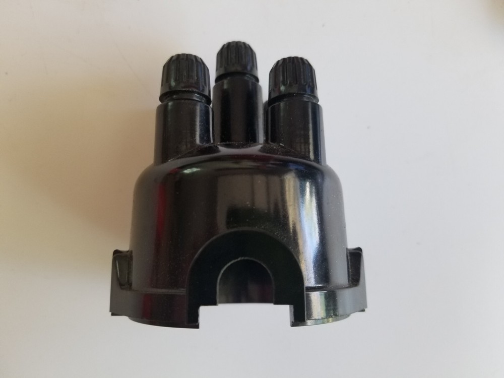 One(1) Standard Motor Products LU-407 LU407 Distributor Cap