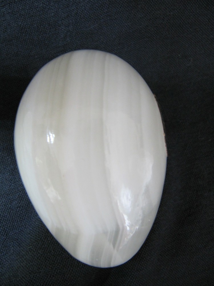 2 Cream Onyx Eggs - VGC