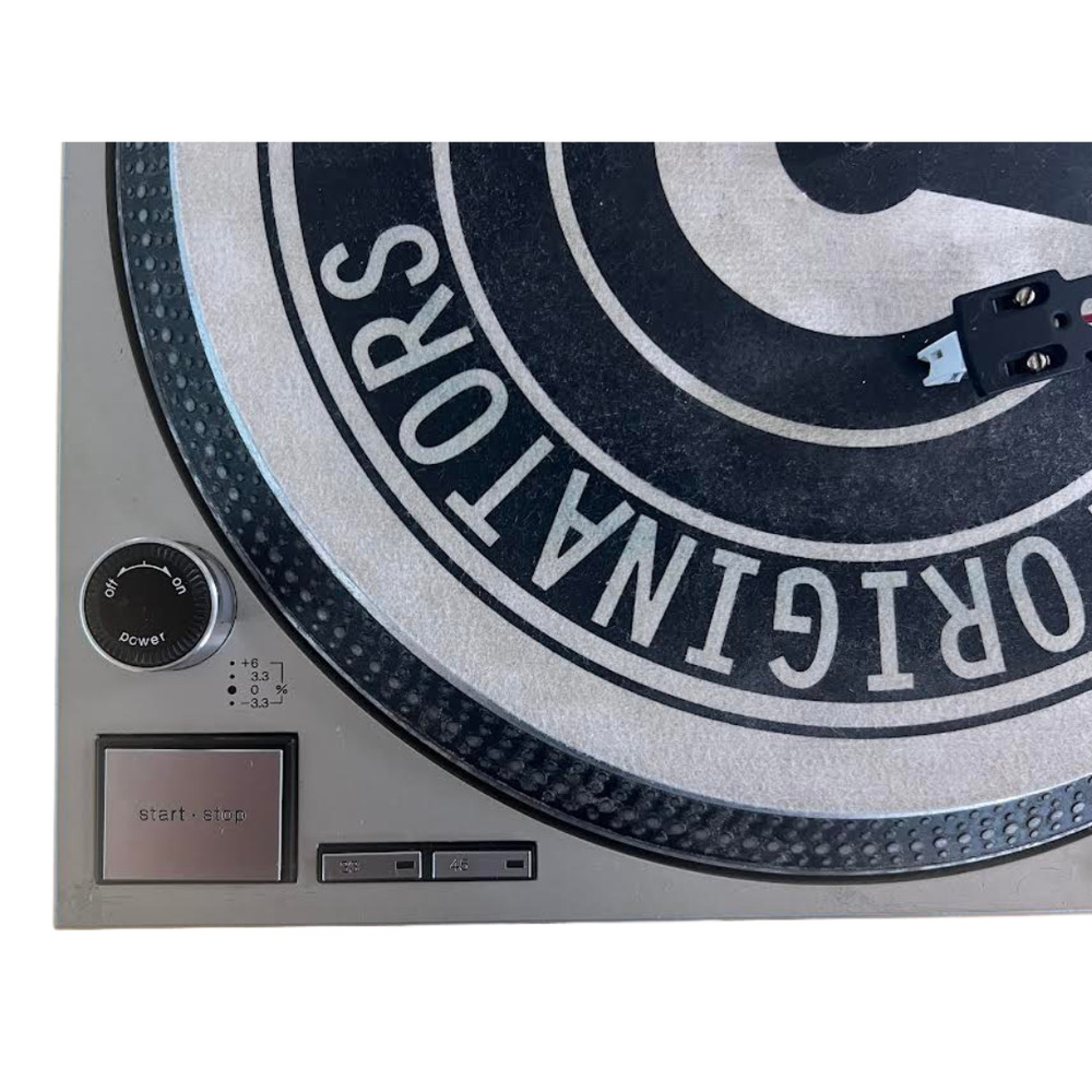 Technics Quartz Direct Drive Turntable SL-1200M3D