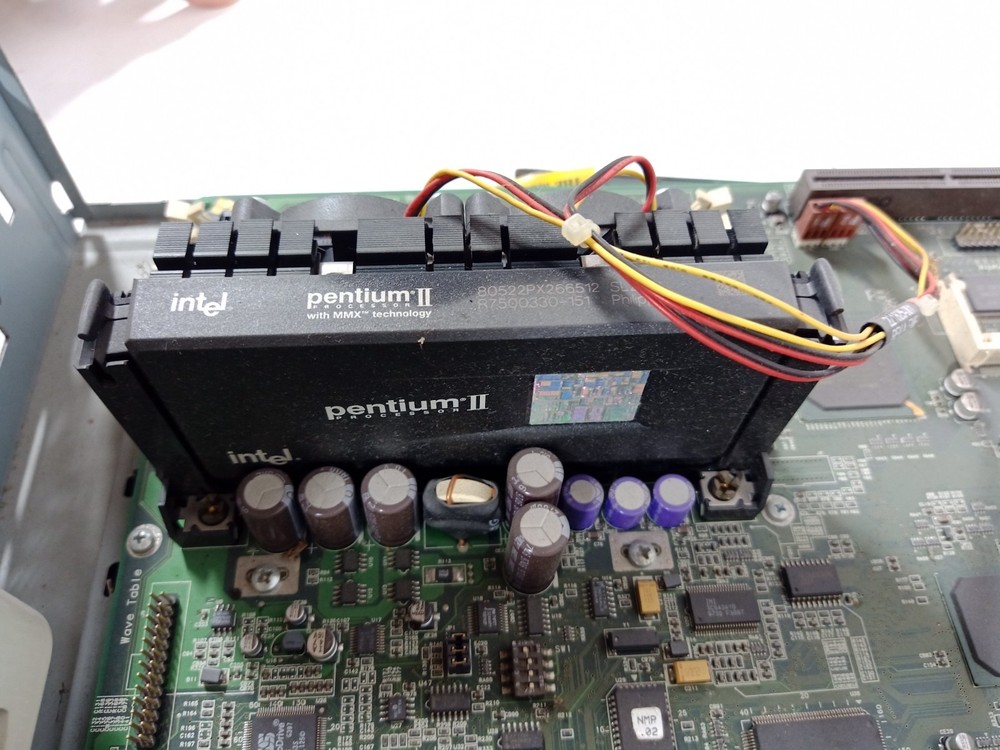 Vintage AST Bravo MS 6266 4300C/95 Desktop Computer Pentium II - Powers On