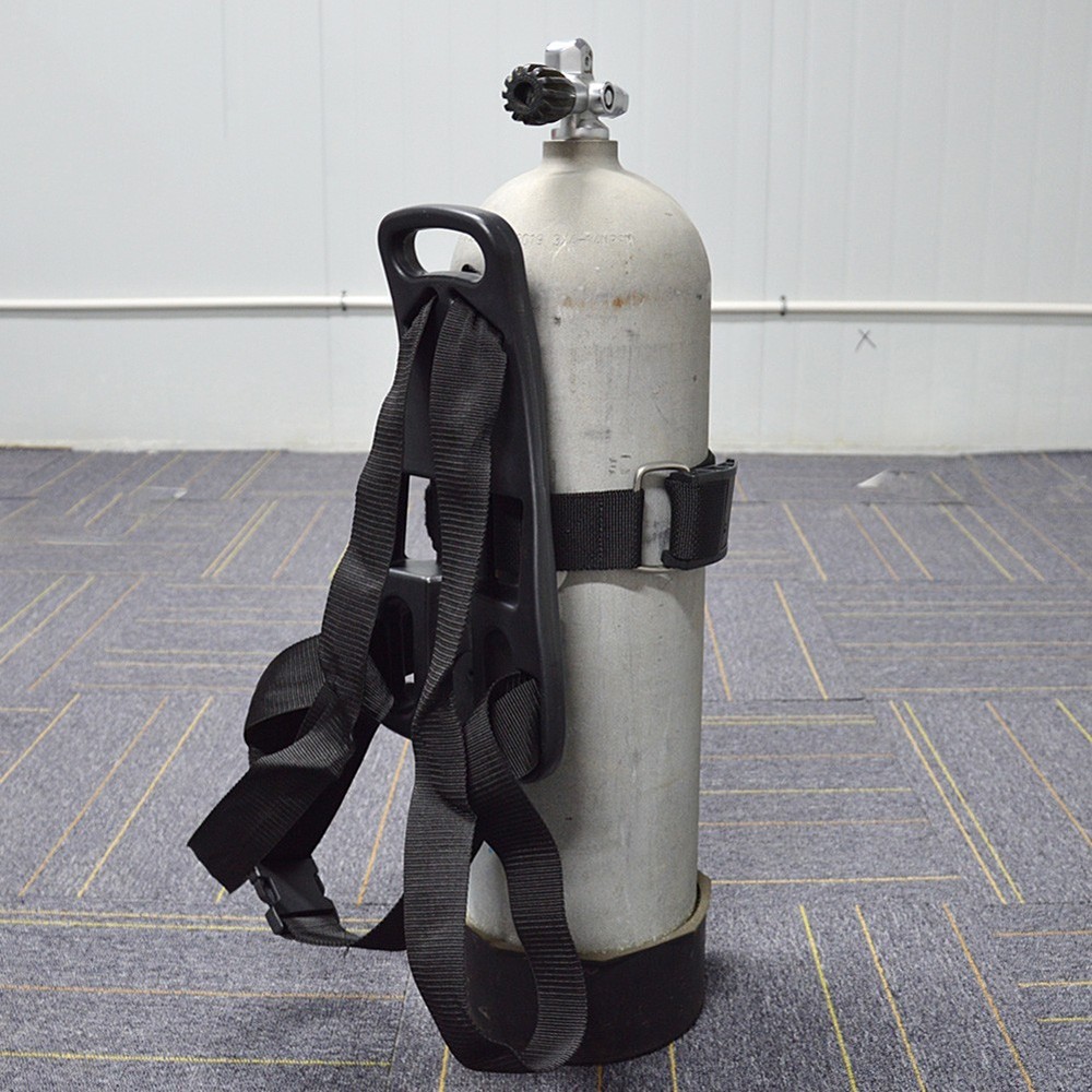 Professional Grade Scuba Gear and Reliable Adjustable Dive Tank Support System