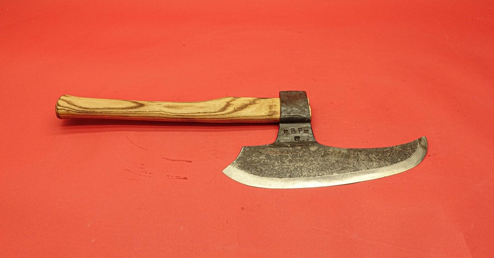 3,31 lbs goosewing bearded broad hatchet