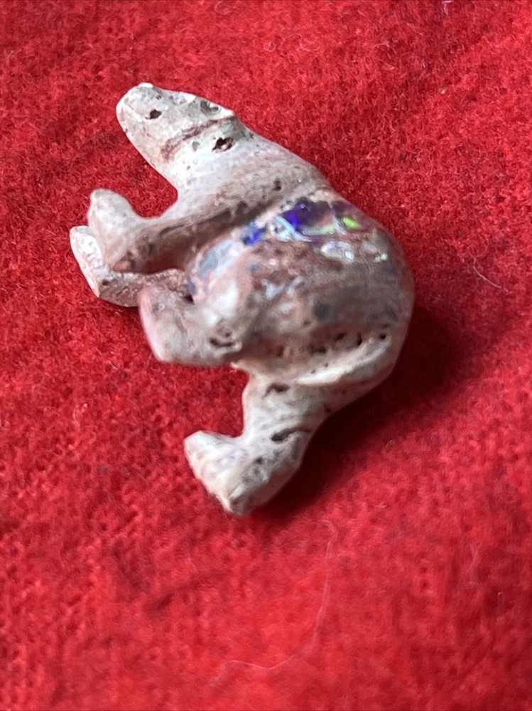 BOULDER FIRE OPAL CARVED BEAR MINIATURE FIGURINE AMBER (k8)