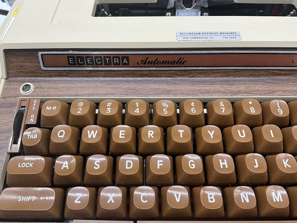 Smith Corona Automatic Electric Typewriter Model 3LRB With Soft Case, Works