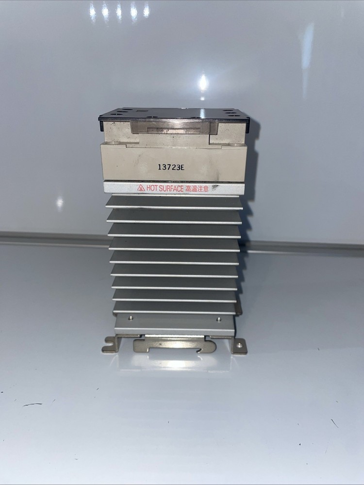 Omron G3PE-525B-2N 12-24V Solid State Relay OVP NEW