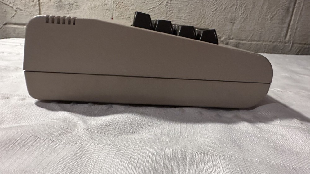 Retro REFURBISHED Early Commodore 64 C64 5 PIN VIDEO Computer Tested Vintage