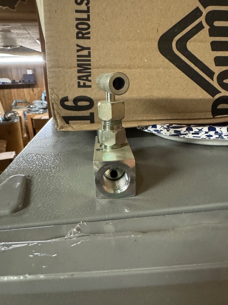 1" Carbon Steel 5000# FPT Threaded Needle Valve