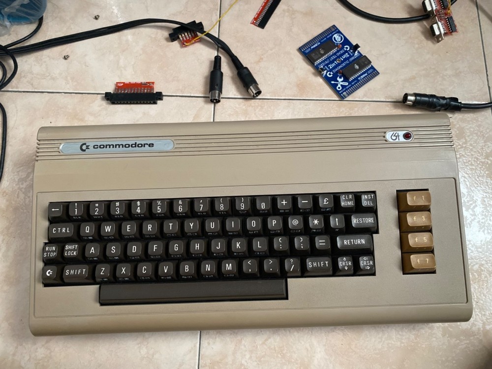 Commodore 64 Silver Label s/n WG C 4711
