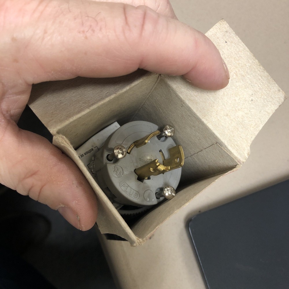 COOPER 6202CL LOCKING PLUG Qty 1