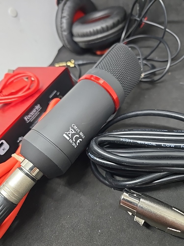 Focusrite Scarlett 2i2 Studio 2nd Gen USB Audio Interface w Microphone