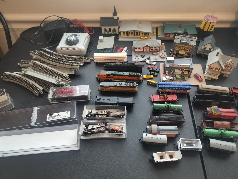 Train Set With Accessories BNSF Union Pacific and More From Display
