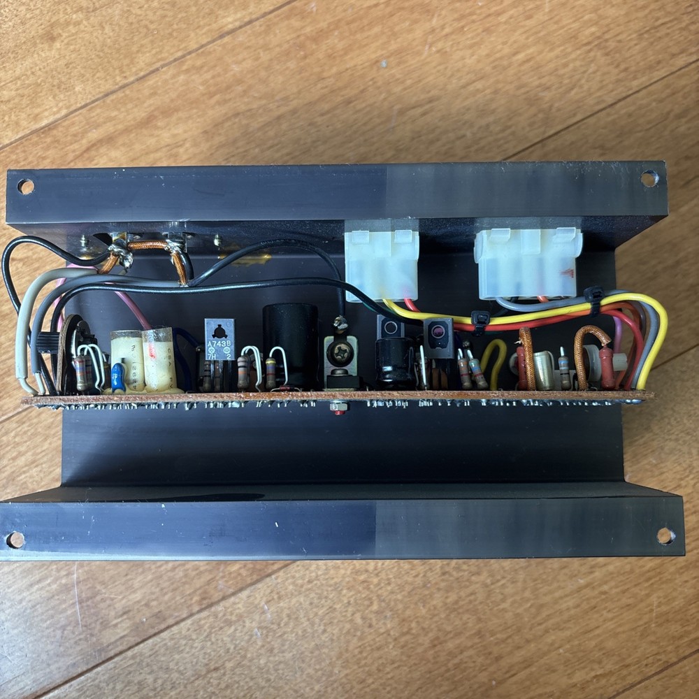 Yamaha amplifier with Hitachi 2SC897B