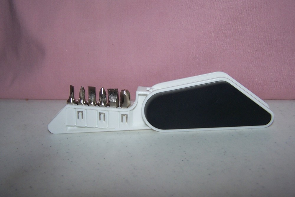 Delta Airlines Folding Collectible Screwdriver Bits Holder with 6 Different Bits