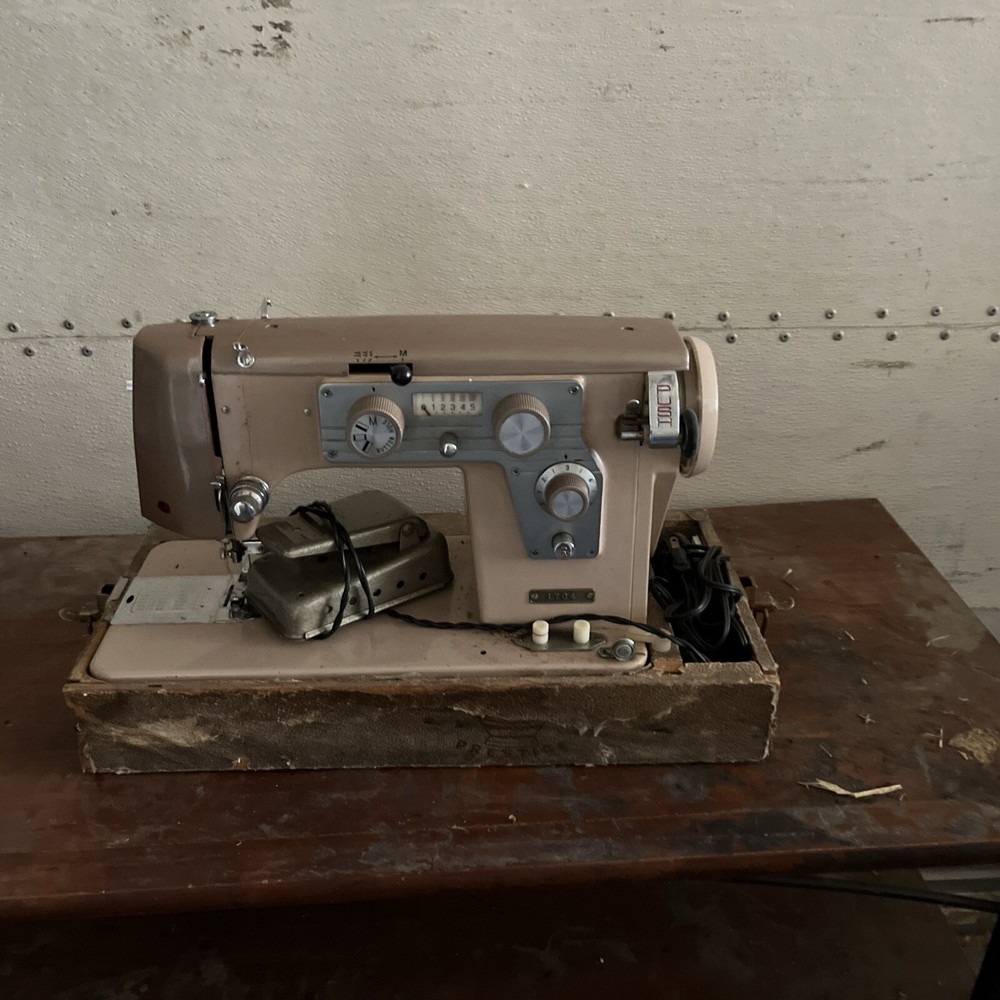 Vintage Sewing Machine With Case