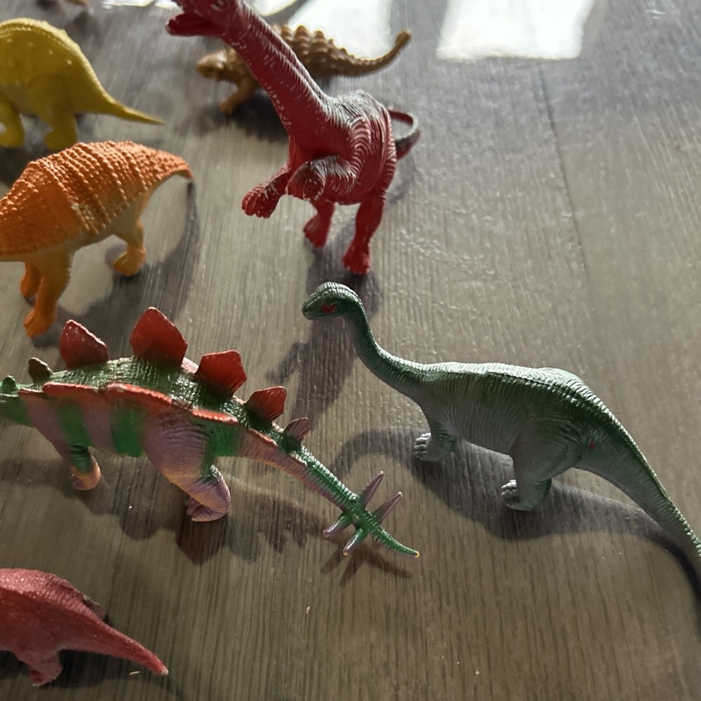 16 DINOSAURS - Safari and others