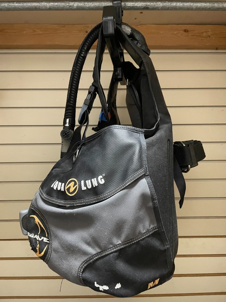 Used as is Aqualung WAVE BC NON INTEGRATED