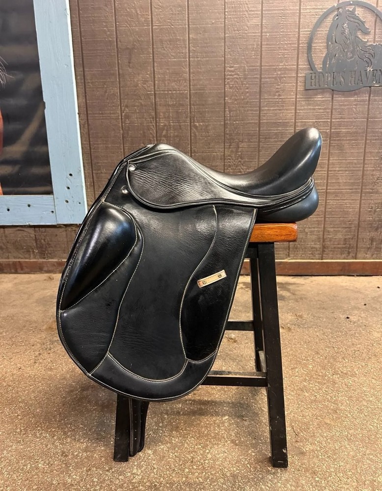Gorgeous 18" PS Saddle