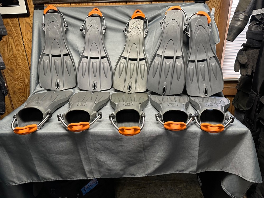 Fourth Element Tech Fin Scuba Fin. Size Med Grey