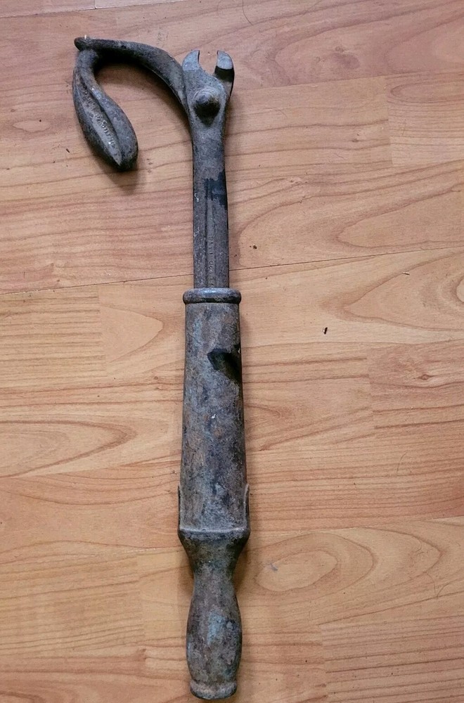 Antique Nail Puller - Cyclops for Woodworking and Carpentry