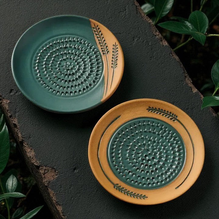 Stoneware Garlic Grate Plate