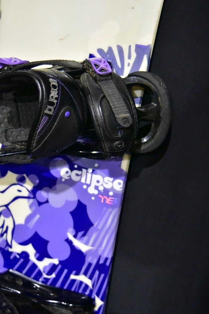 MORROW ECLIPSE SNOWBOARD SIZE 118 CM WITH BURTON SMALL BINDINGS