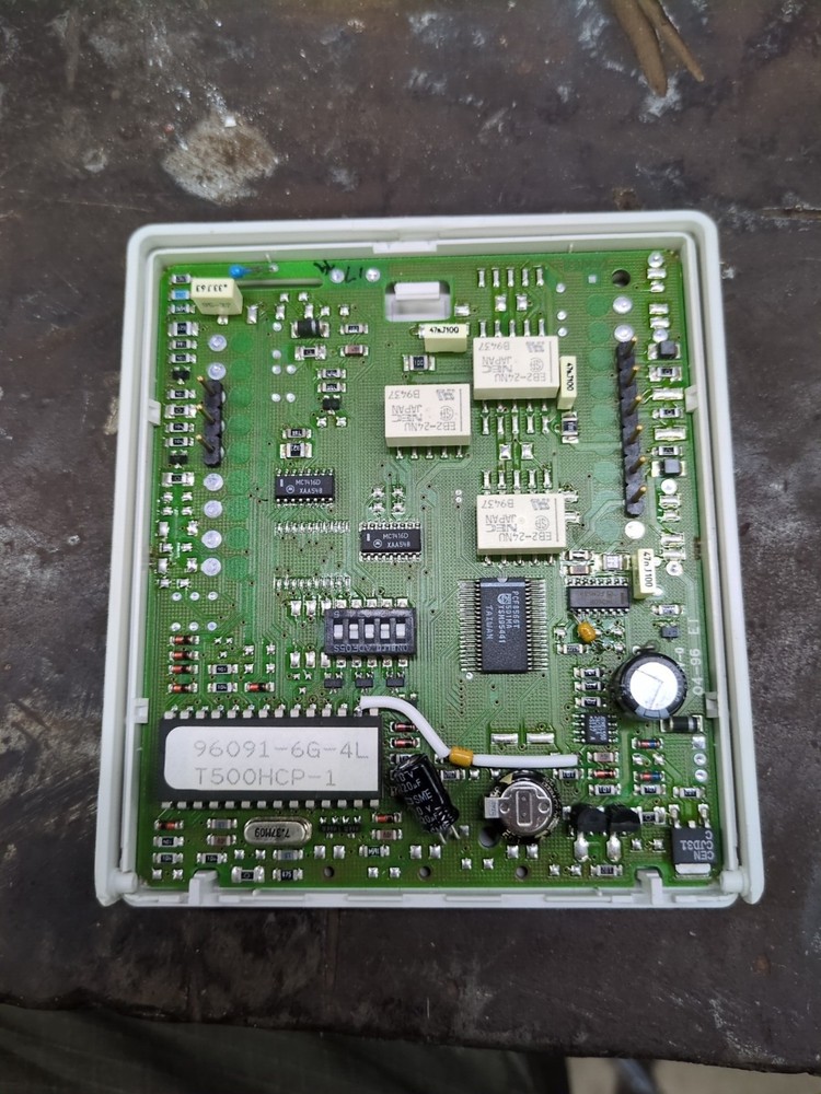 Johnson Controls T500HCP1 Programmable Thermostat White