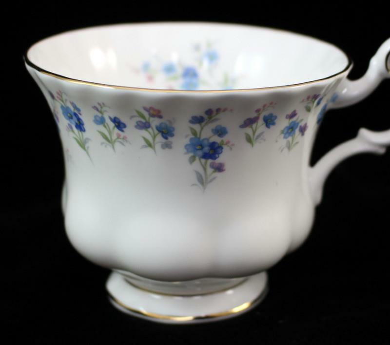 Royal Albert MEMORY LANE Mini Creamer + Cup Bone China GREAT CONDITION