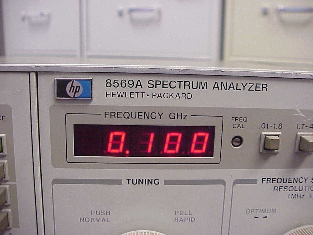 HP 8569A SPECTRUM ANALYZER .01 to 2 GHz input 25 dB low