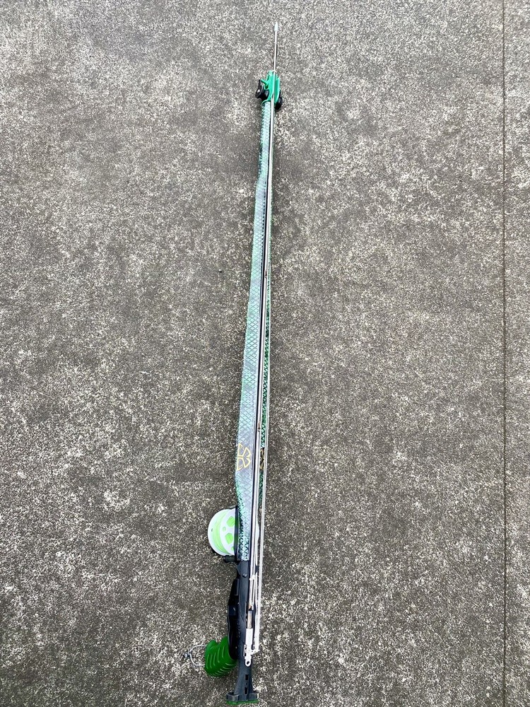spear fishing gun with reel