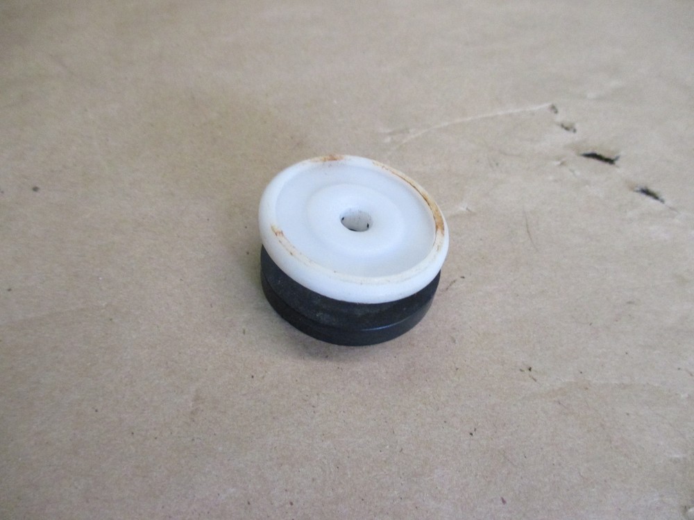 82-92 Camaro Firebird Door Window Glass Plastic Mount Insulator Bushing