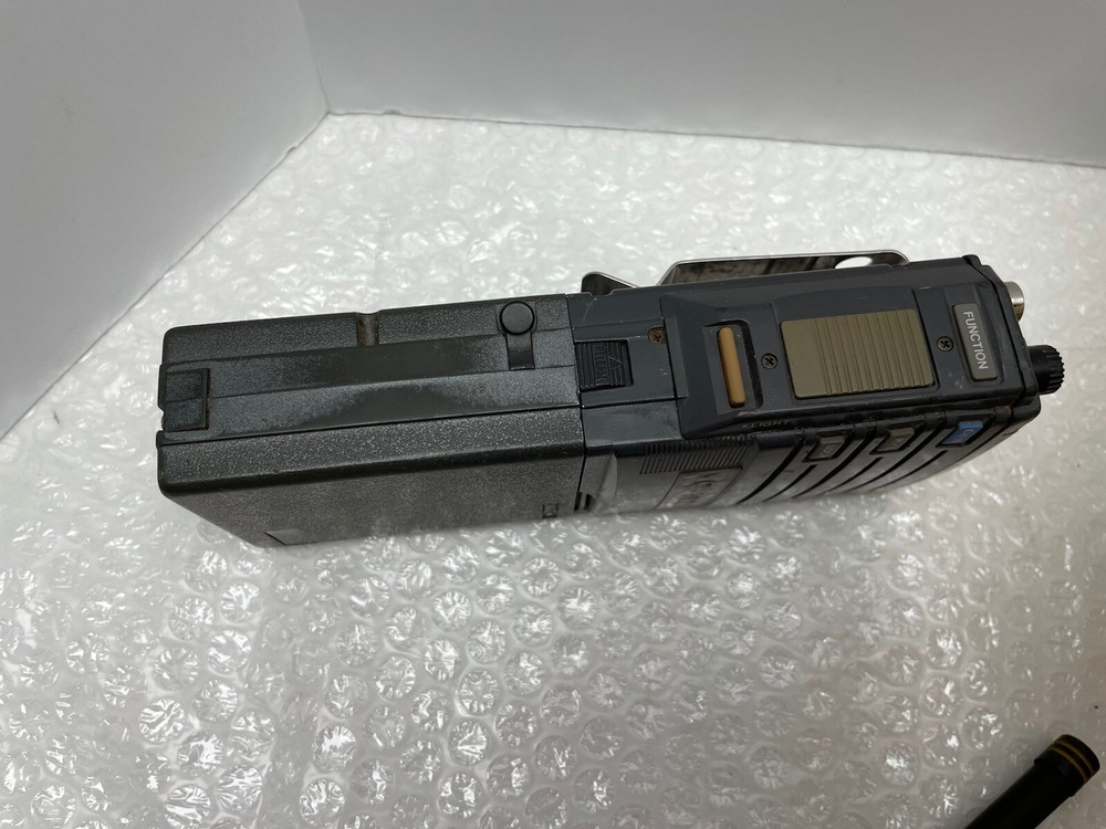 ICOM IC-M11 VHF MARINE TRANSCEIVER W/ BATTERY - TESTED WORKING