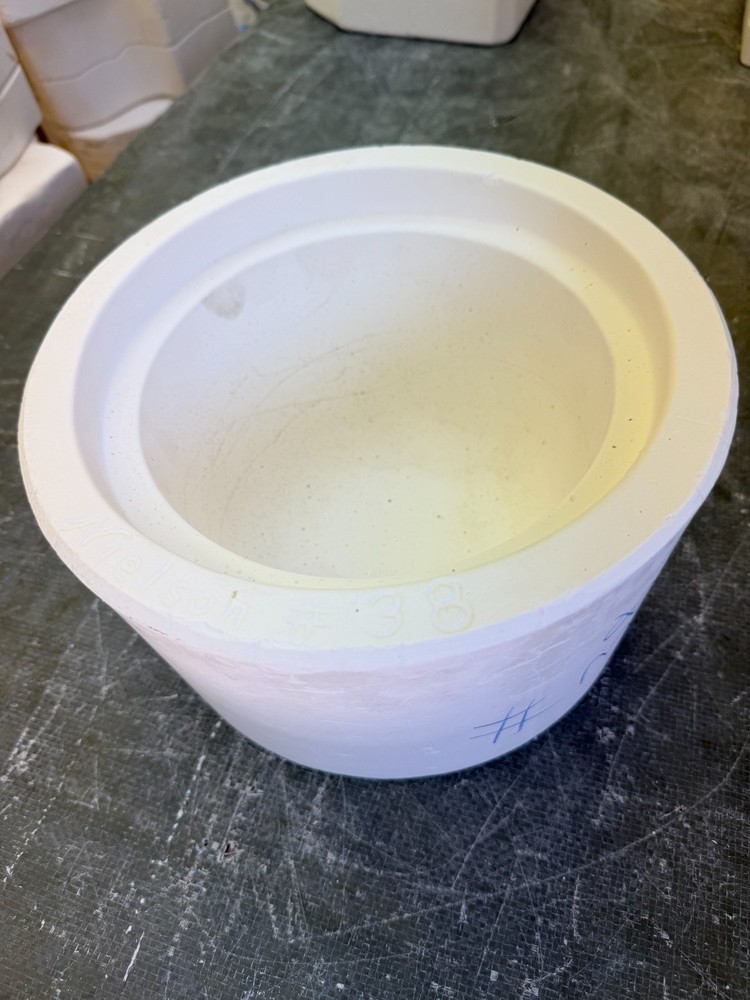 VINTAGE NIELSON CERAMIC MOLD #38 BOWL