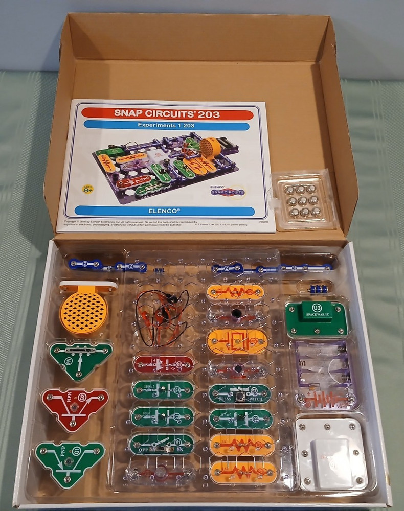 Lot 2 ELENCO Snap Circuits 203 + Snap Circuits Junior