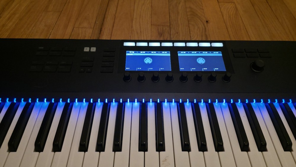 Native Instruments Komplete Kontrol S61 MK2 61 Key Keyboard Controller